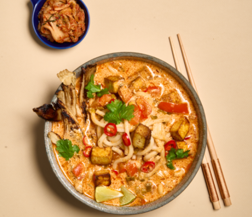 Tom Yum Suppe mit crispy Tofuwürfeln Rezept für Tom Yum Suppe mit crispy Tofuwürfeln aus dem omami Sweet Chili Tofu