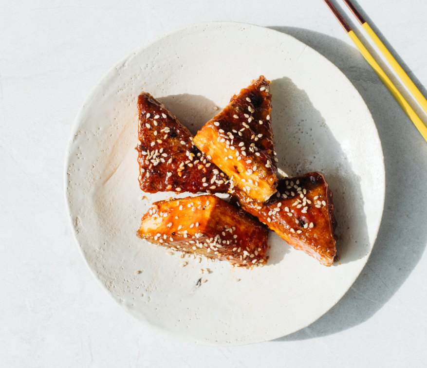 Rezept für Crispy Sticky Tofu mit dem omami Black Pepper Tofu